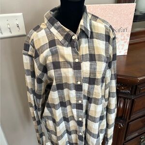 American Eagle  Button-Up Shirt